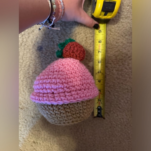 Crochet stuffed cupcake - Picture 7 of 7